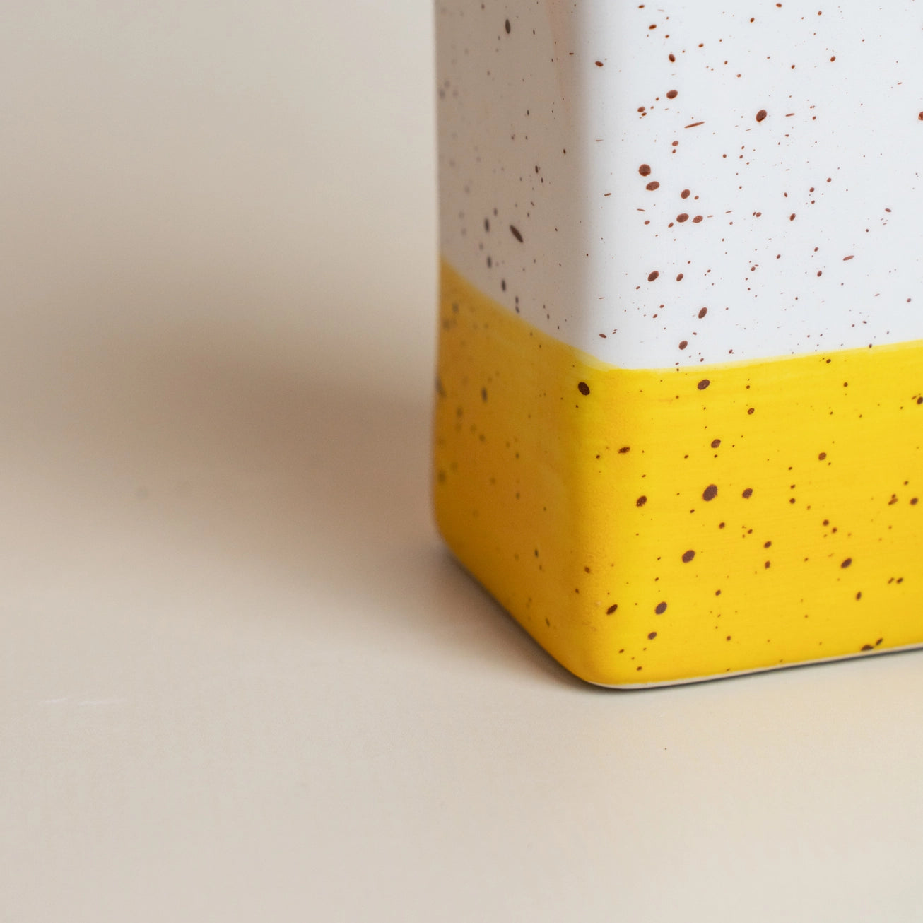 Ceramic Oil Dispenser / Cinnamon