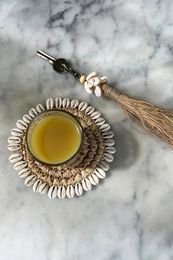De Raffia Kauri Schelp Sleutelhanger