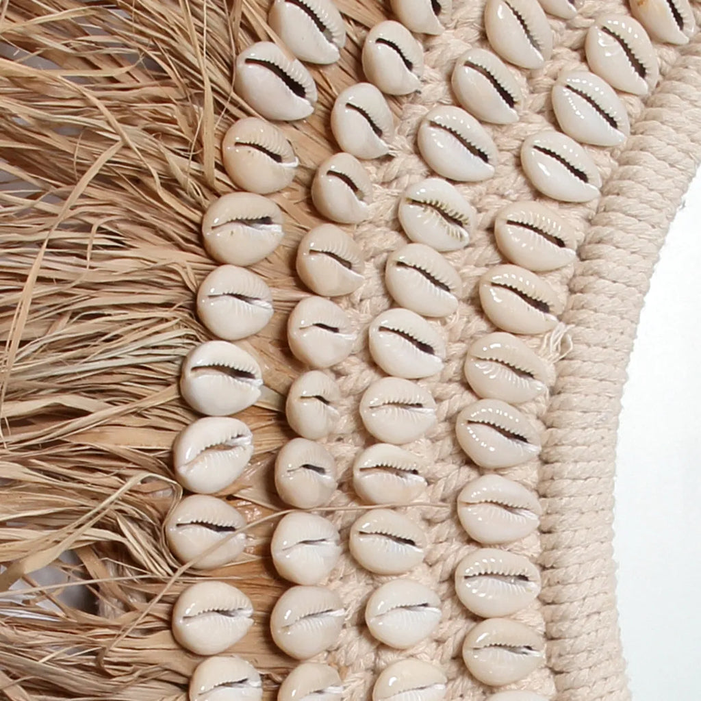 De Raffia Cowrie Spiegel