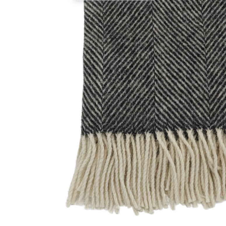 Anthracite Herringbone wollen plaid