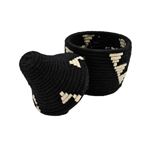Ouida Black Triangle Berber mand
